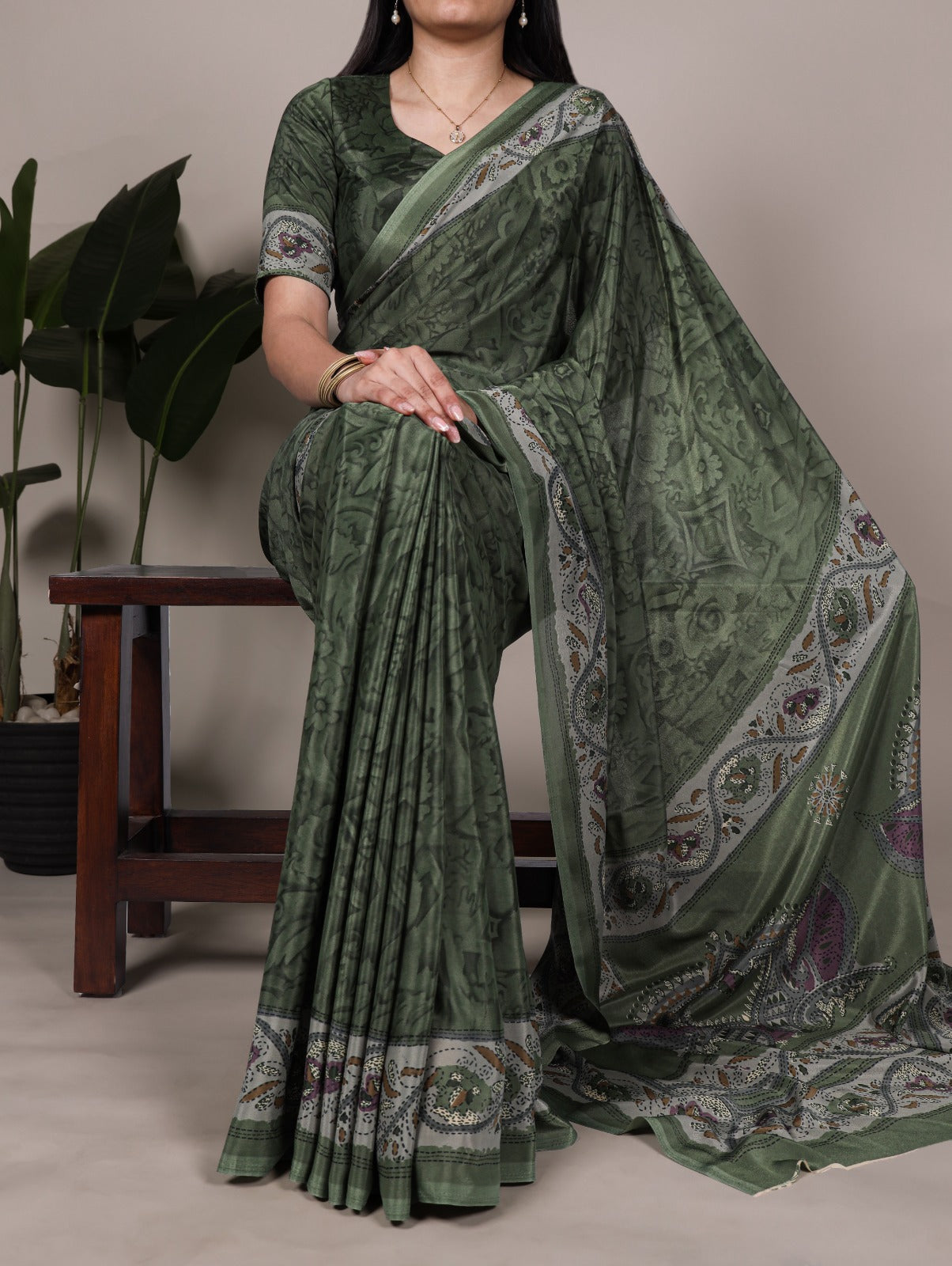 Printed Crepe Saree with Traditional Border – Daily Wear & Casual Saree