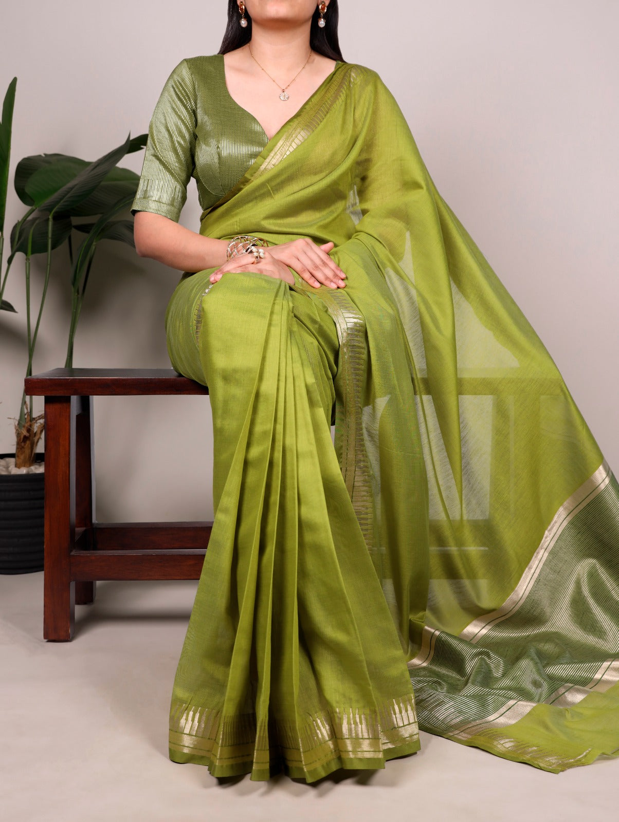 Soft cotton silk texture with delicate zari weaving—perfect for effortless everyday elegance 🪞